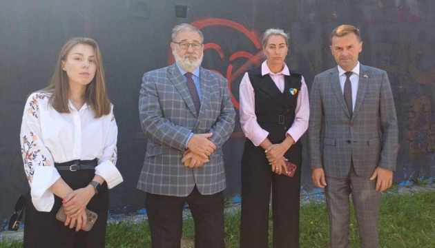 У Любліні невідомі замалювали мурал вдячності від української громади