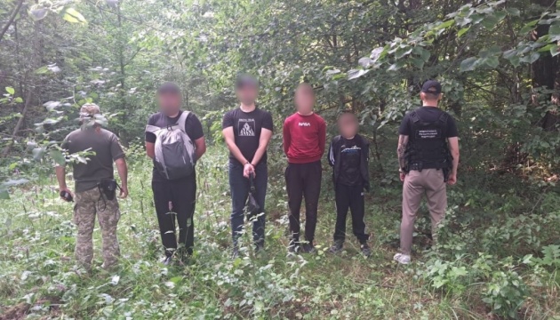 На Буковині викрили неповнолітніх, які допомагали чоловікам незаконно переправитись за кордон