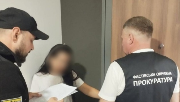 На Київщині експосадовицю благодійного фонду викрили в розтраті коштів, зібраних на підтримку ЗСУ