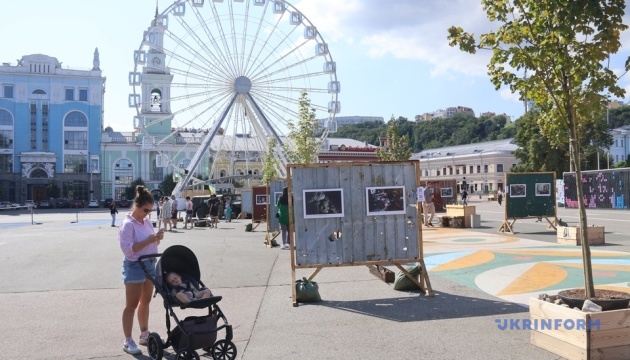 У Києві відкрилася фотовиставка «Часів Яр. Вогнетривкі»