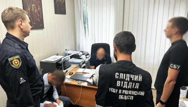 На Рівненщині директор коледжу за майже ₴2 мільйони допоміг 125 чоловікам уникнути мобілізації