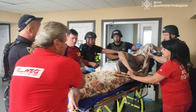 На Дніпропетровщині рятувальники допомогли постраждалим від обстрілу