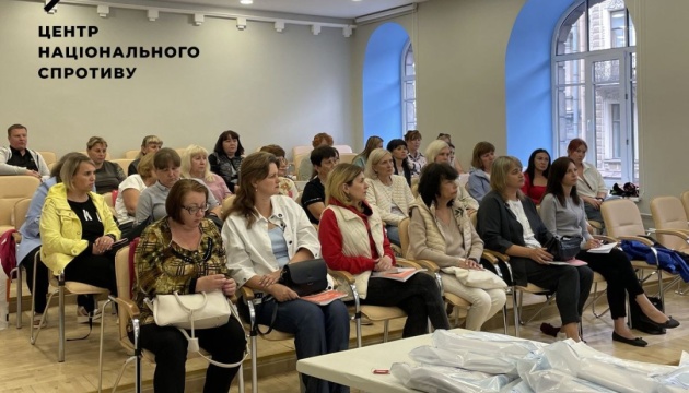 Окупанти вивозять учителів із ТОТ на ідеологічні інструктажі в Росію - Центр нацспротиву