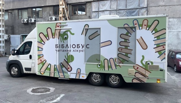 В Україні запрацювала мобільна бібліотека «Буксінь»
