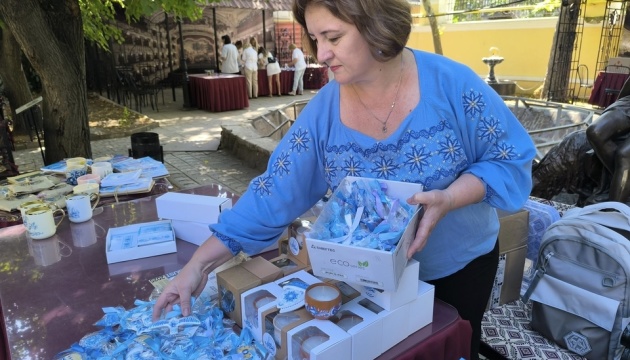 У Миколаєві проходить фестиваль-ярмарок крафтової продукції з таврійським розписом