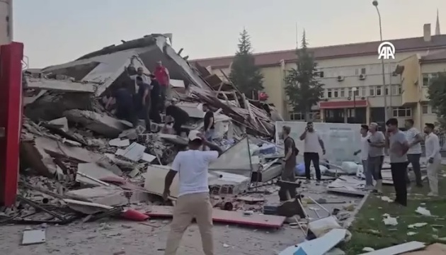 Внаслідок землетрусу в Туреччині загинула людина, 29 отримали поранення