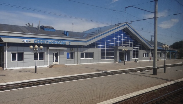 Пошкодження через обстріл: поїзди до кінця доби не зупинятимуться в Синельниковому-2