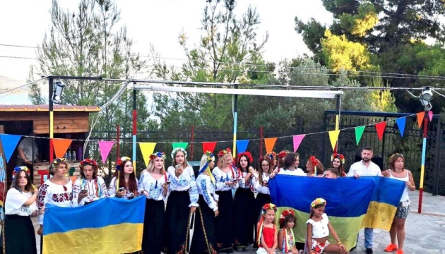 У Греції консул відвідав табір відпочинку для українських дітей