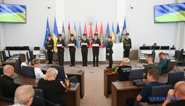 У Львові посмертно нагородили 30 захисників «Почесним знаком святого Юрія» за оборону України
