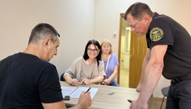 Митники передали до Львівського музею вилучені археологічні знахідки ХІ-ХІІІ століть