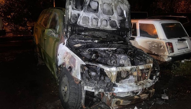 Чоловік, який підпалив автівки військових та відділення Укрпошти у Києві, отримав 10 років в'язниці 
