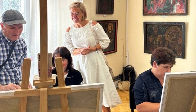 У Вінниці стартував артпроєкт із реабілітації дружин і матерів полеглих героїв