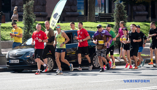 Учасники благодійного забігу бригади «Чорний ліс» дісталися Києва