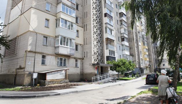 У Вінниці завершили два об’єкти у житловому секторі в межах безбар’єрного маршруту