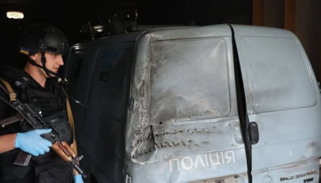 Удар дроном по поліцейській автівці на Харківщині: постраждали четверо правоохоронців