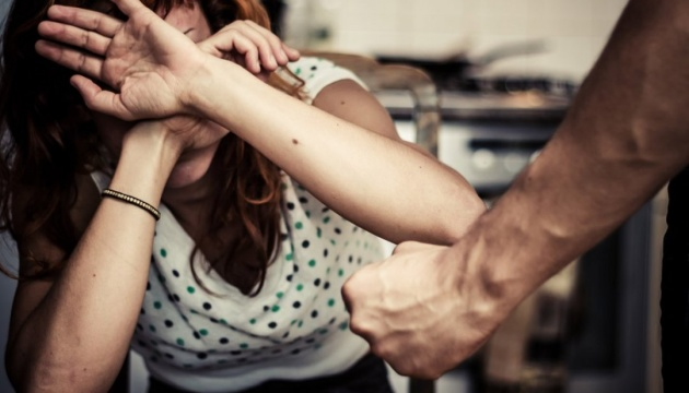 Росіяни за допомогою ШІ вчать терпіти домашнє насильство