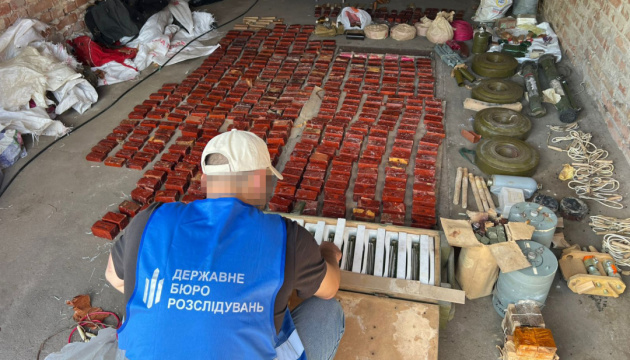 У Кропивницькому зі схрону в гаражі вилучили понад сотню кілограмів вибухівки та боєприпаси