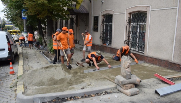 У Кропивницькому розпочали роботи над безбар'єрним маршрутом ще на одній вулиці