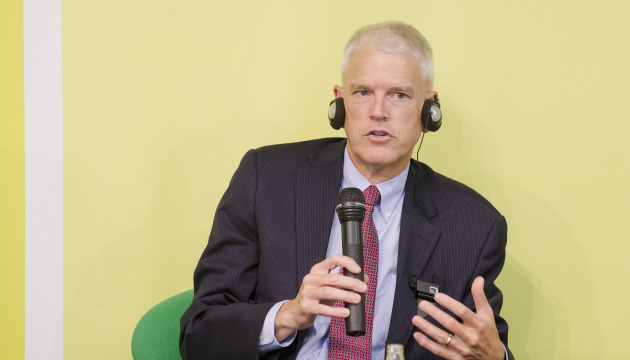 Трамп має вимагати від Путіна припинення вогню і уникати розмов про обмін територіями - Пайфер