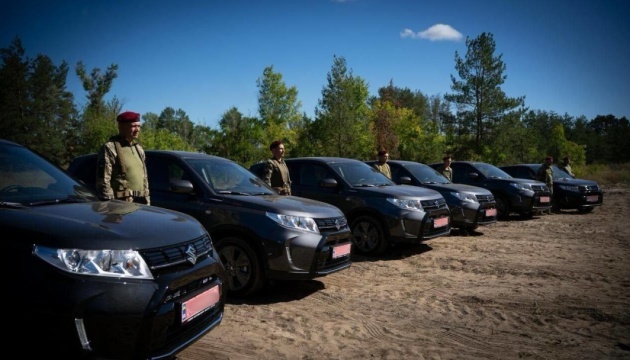 Воїни 25 повітрянодесантної Січеславської бригади отримали 6 позашляховиків