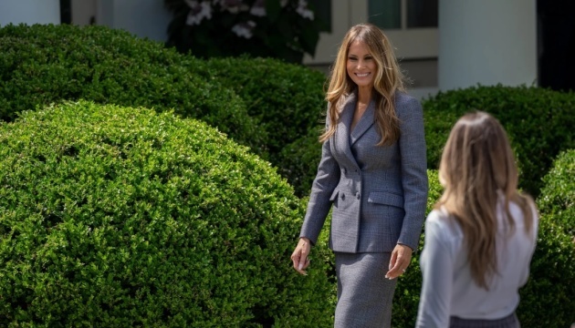 Melania Trump a exhorté le président russe à « redonner leur rire aux enfants »
