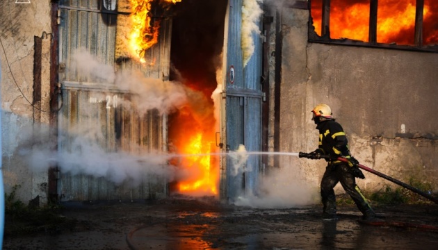 На Одещині сталася масштабна пожежа на складі вторсировини