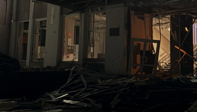 Ракетний удар по Сумах: пошкоджені будівлі навчального закладу, без жертв