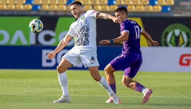 Забарний дебютував у складі французького клубу «Парі Сен-Жермен»