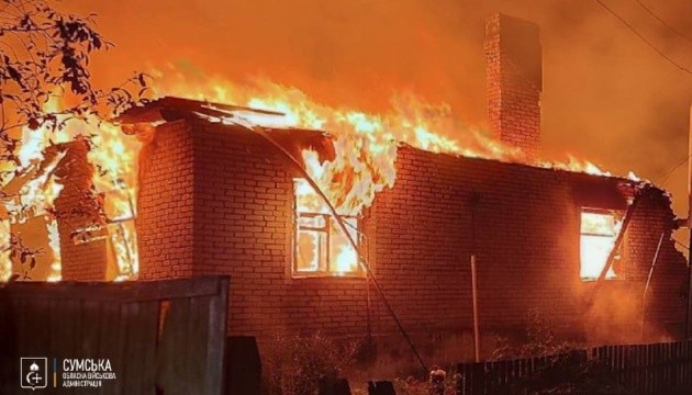 Загарбники вночі вдарили безпілотниками по Шосткинській громаді Сумщини, є руйнування