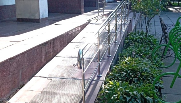 У Хмільнику ветеранам забезпечили безбар’єрний доступ у ЦНАП