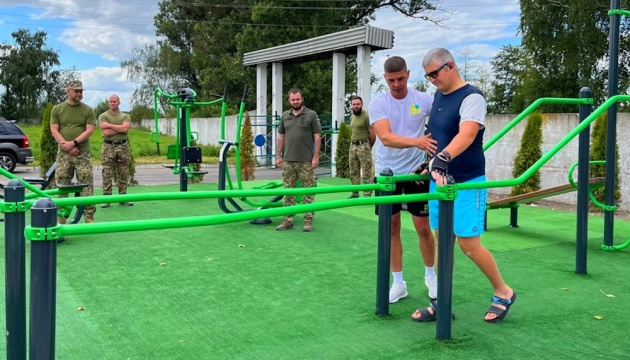 На Хмельниччині відкрили адаптивний спортивний майданчик