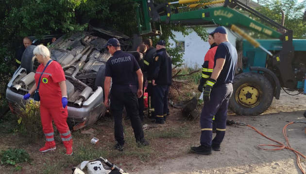 На Одещині п’яний водій врізався у дерево - загинув пасажир, є постраждалі