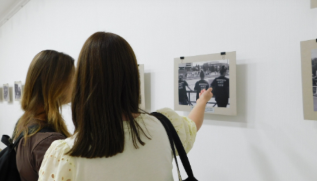 У Вінниці відкрилася виставка світлин з акцій-нагадувань про полонених та зниклих безвісти військових