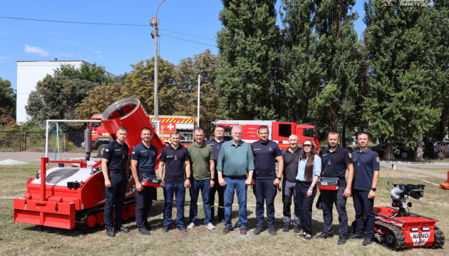 Уряд Німеччини передав сучасну роботизовану техніку українським рятувальникам