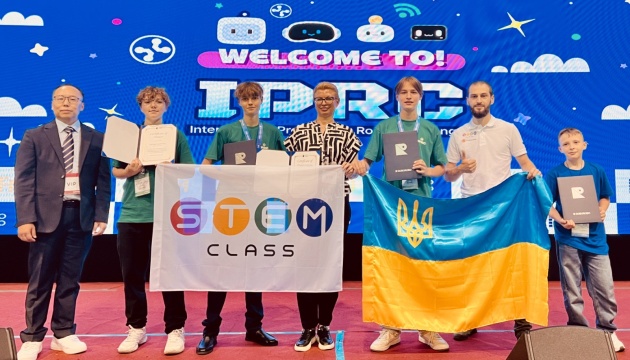 Молодіжна команда України дебютувала на Міжнародних змаганнях з робототехніки у Республіці Корея
