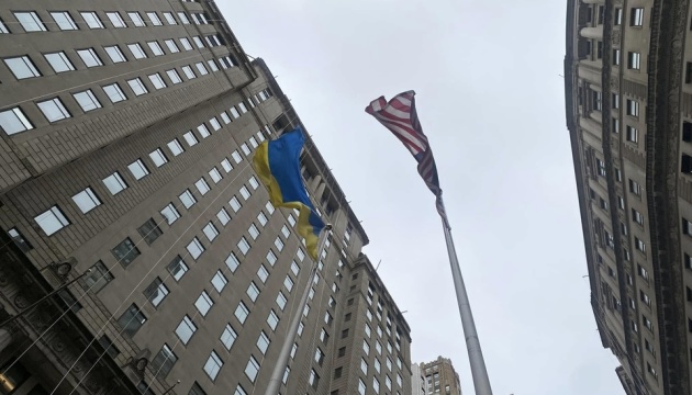 У центрі Нью-Йорка підняли український прапор до річниці Незалежності