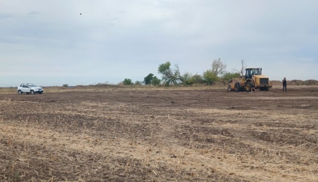 На Миколаївщині бульдозером знищили стародавній курган