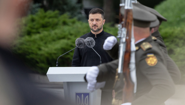 Президент: Українці на ТОТ бережуть наш прапор, бо ми свою землю не подаруємо окупанту