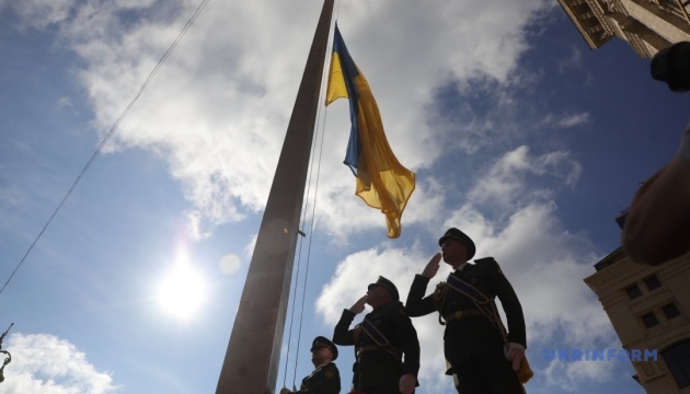 Ukrainian flag solemnly raised near city hall in Kyiv