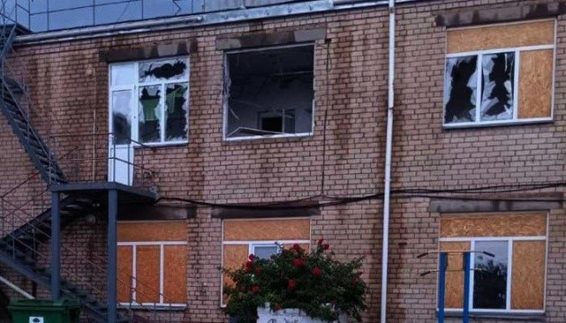 На Херсонщині через атаки БПЛА пошкоджені заклад освіти та адмінбудівля