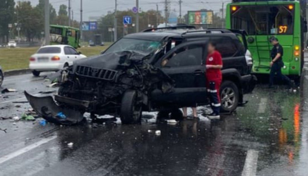 У Харкові сталася потрійна ДТП, постраждали восьмеро людей