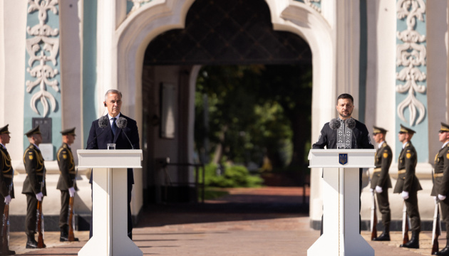 プーチンを信用することはできず、平和にはロシア抑止とウクライナ軍強化が必要＝カーニー加首相