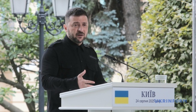 ウクライナ国民の間のゼレンシキー宇大統領の信頼度、５９％＝世論調査