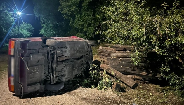 На Черкащині п'яний водій перекинув авто: постраждали троє дітей, дворічний малюк - у важкому стані