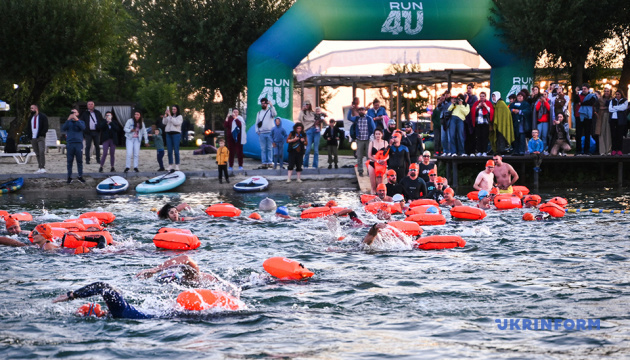 У Львові до Дня Незалежності провели заплив для ветеранів та цивільних