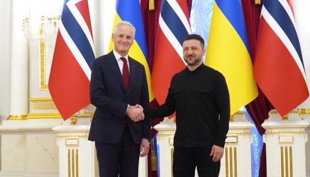 Zelensky, Støre hold talks on defense, sanctions, security guarantees 