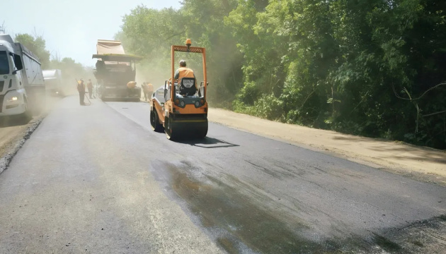 На Черкащині ремонтують стратегічно важливу дорогу