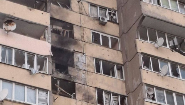 Російський дрон атакував багатоповерхівку в центрі Херсона, постраждали дві жінки
