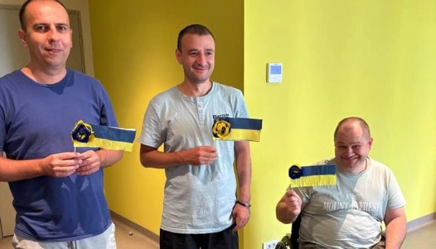 Діти з Хорватії виготовили прапорці та квіти для українських воїнів, які лікуються в Загребі