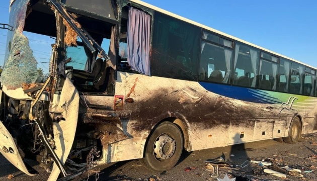 На Кіровоградщині Sprinter зіткнувся з автобусом: загинули шестеро людей, серед яких дитина
